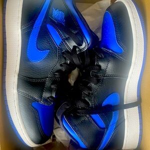 Jordan 1 Mid, black & Hyper Royal